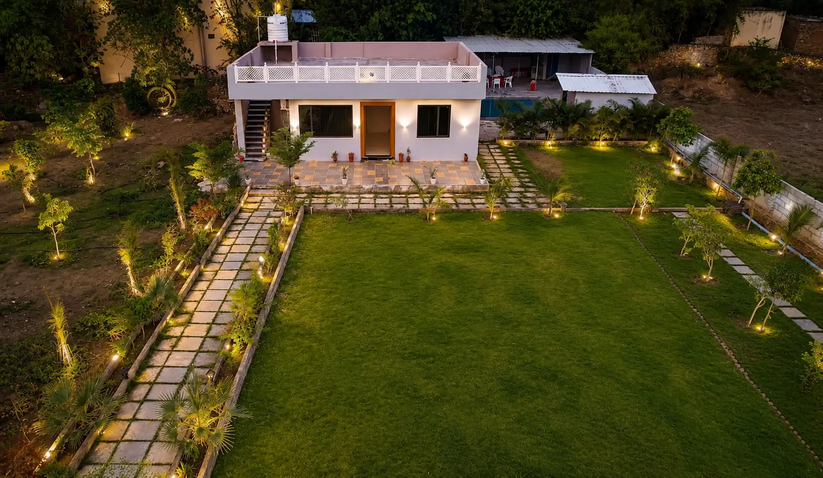 Good Vibes Villa and its large illuminated garden